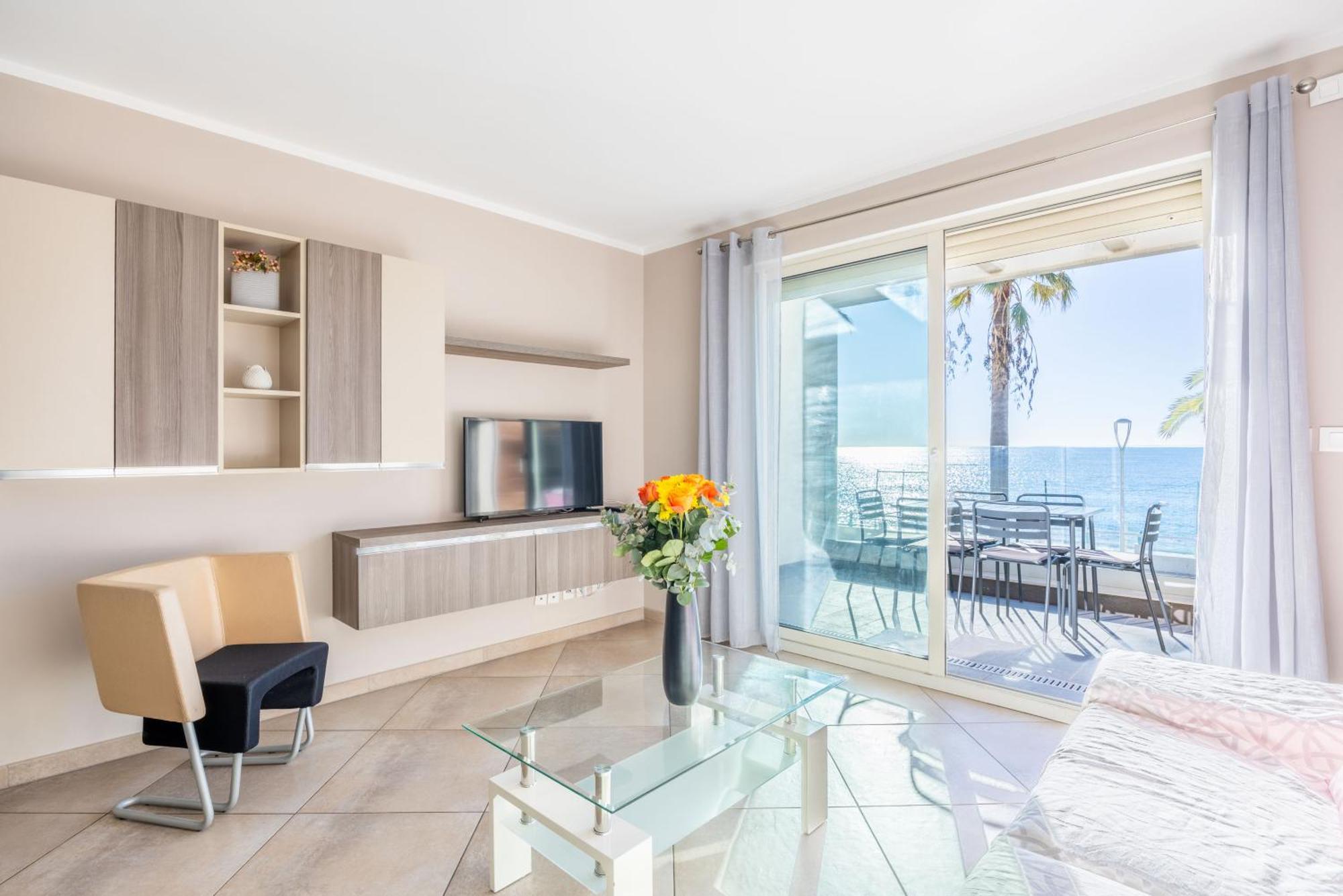 Le Midi 8 By Estates Cannes Exterior foto